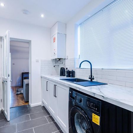 3 Bedroom House Manchester Hosted By Mcr Dens Exterior photo