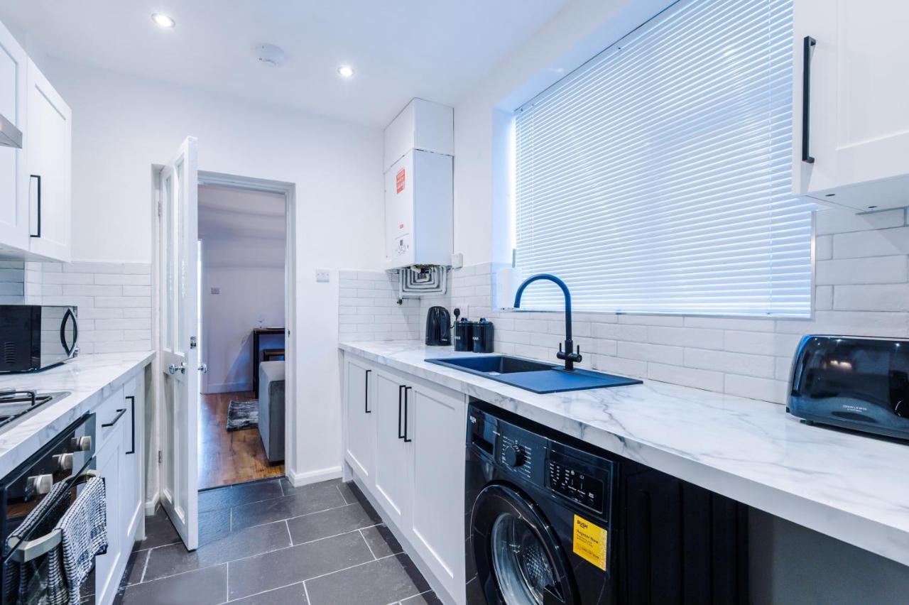 3 Bedroom House Manchester Hosted By Mcr Dens Exterior photo