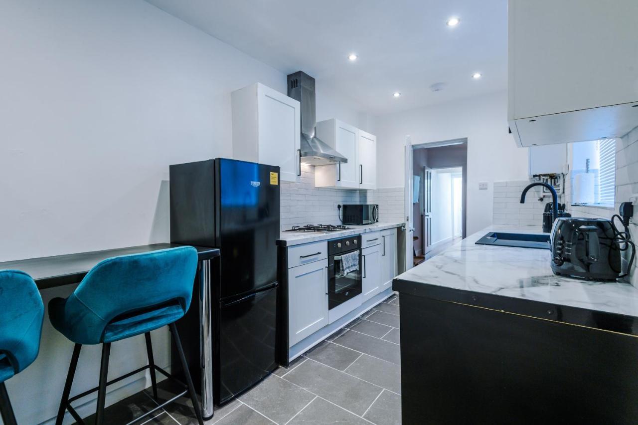 3 Bedroom House Manchester Hosted By Mcr Dens Exterior photo