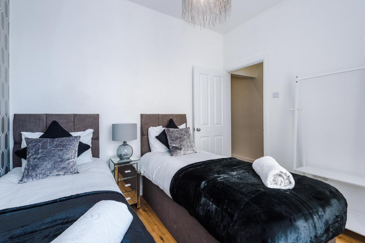 3 Bedroom House Manchester Hosted By Mcr Dens Exterior photo