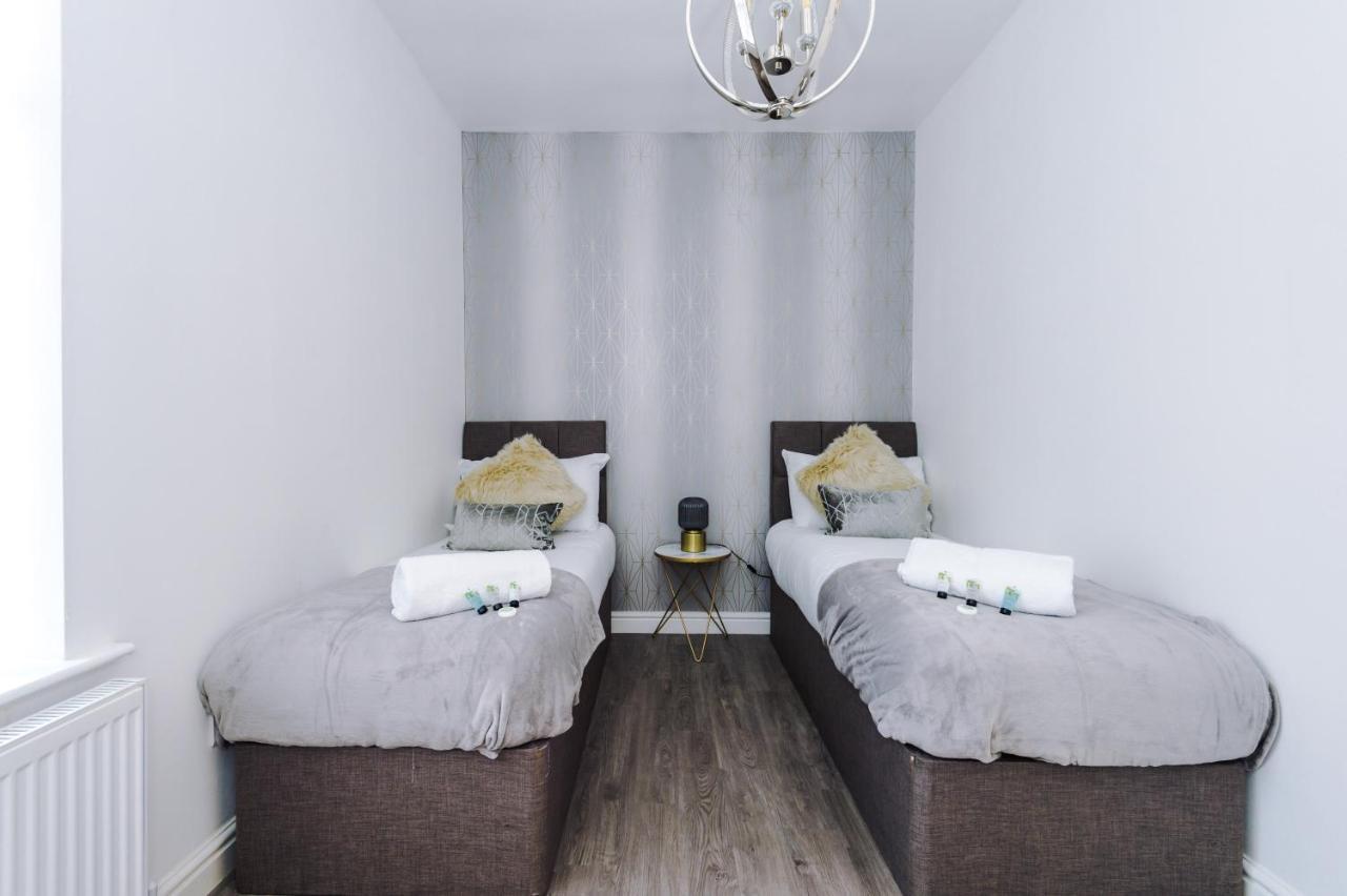 3 Bedroom House Manchester Hosted By Mcr Dens Exterior photo
