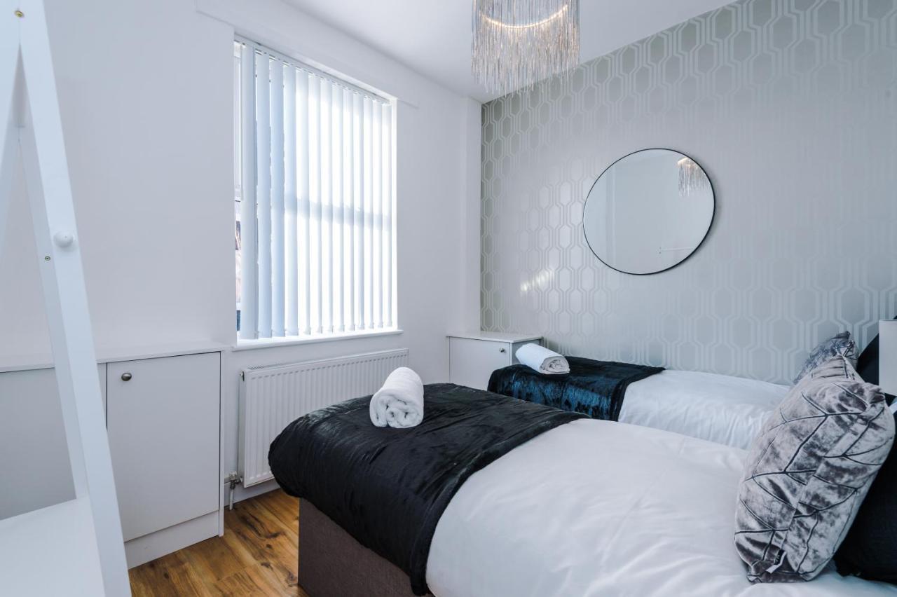 3 Bedroom House Manchester Hosted By Mcr Dens Exterior photo
