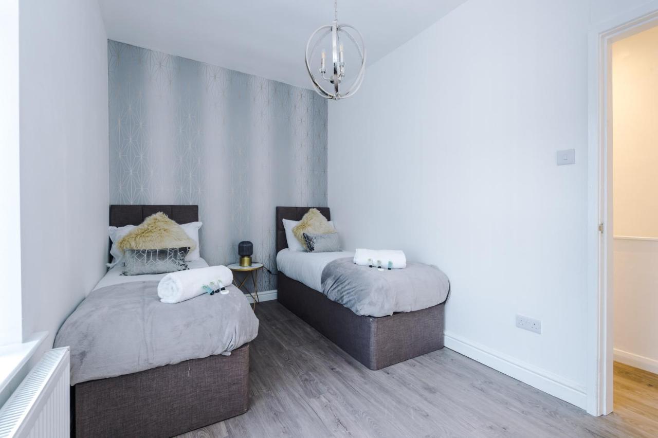3 Bedroom House Manchester Hosted By Mcr Dens Exterior photo