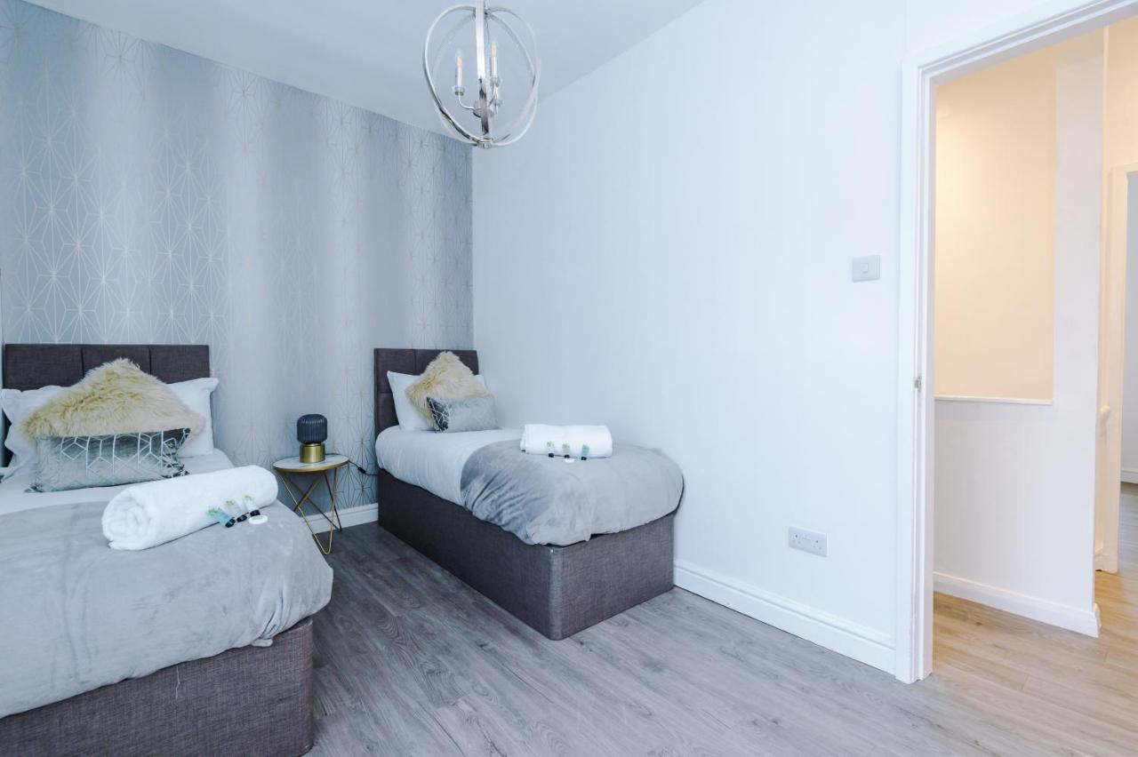 3 Bedroom House Manchester Hosted By Mcr Dens Exterior photo